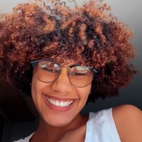Imagem de perfil: Julia Evangelista