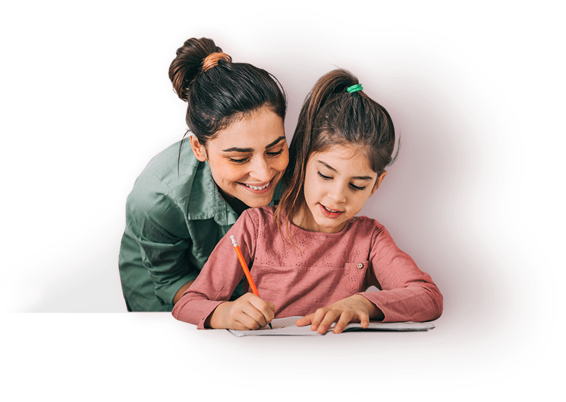 Imagem de mãe e filha estudando inglês juntas